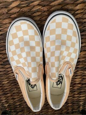 Vans Classic Slip-On Checkerboard in Beige & White